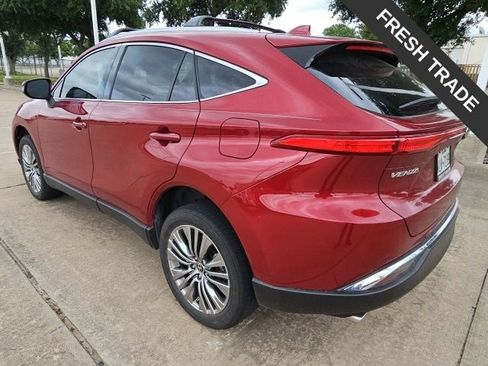 Used 2024 Toyota Venza Limited image 3