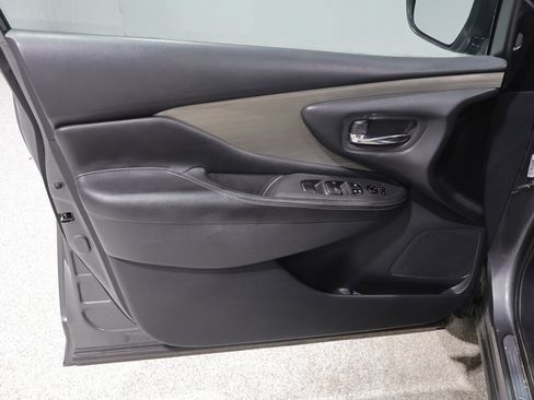 Used 2018 Nissan Murano SV AWD/4WD image 13