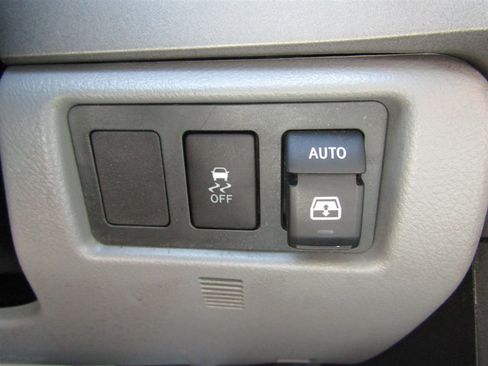 Used 2011 Toyota Sequoia Limited AWD/4WD image 33