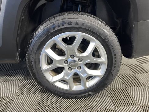 Used 2018 Jeep Renegade Latitude w/ Safety & Security Group image 10