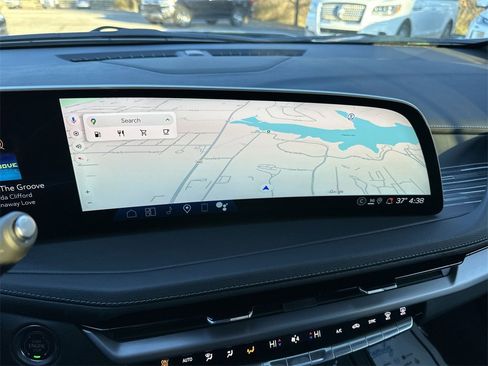 Used 2025 Cadillac XT4 Premium Luxury image 18