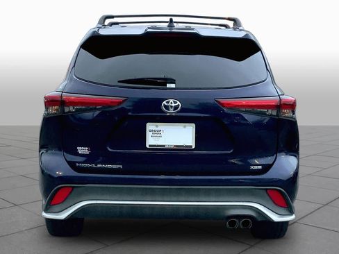 Used 2022 Toyota Highlander XSE FWD image 8