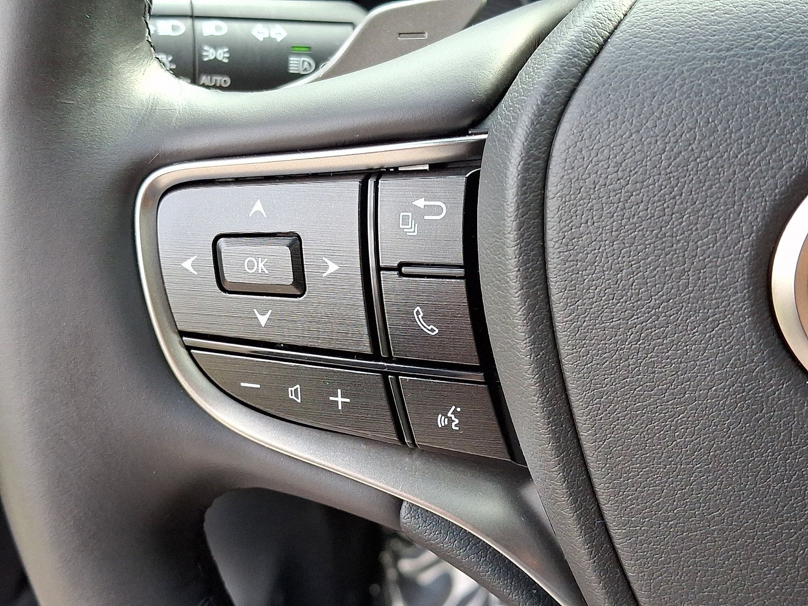 Certified 2023 Lexus ES 350 w/ Premium Package FWD image 22