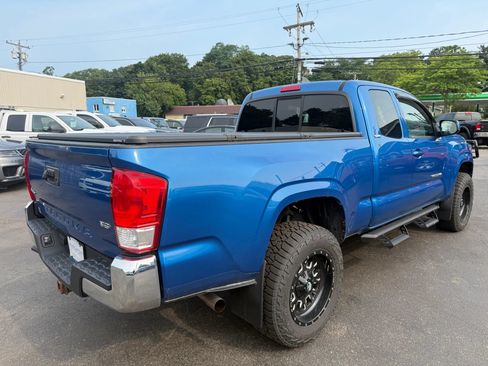 Used 2016 Toyota Tacoma SR5 w/ Towing Package AWD/4WD image 7