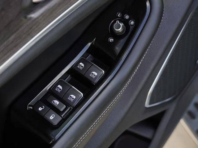 Certified 2023 Jeep Grand Cherokee L Overland w/ Luxury Tech Group IV AWD/4WD image 22