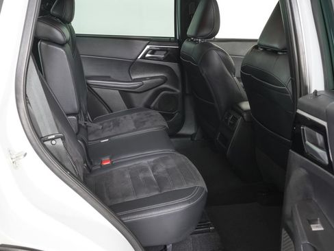 Used 2023 Mitsubishi Outlander SE AWD/4WD image 9