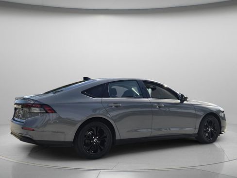 Certified 2025 Honda Accord SE image 6