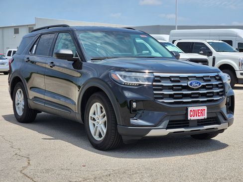 New 2026 Ford Explorer Active w/ Active Comfort Package RWD image 2