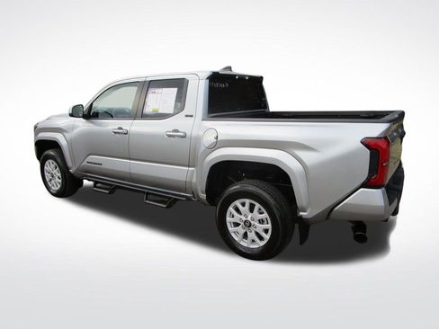 Used 2024 Toyota Tacoma SR5 image 3