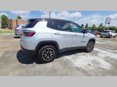 Used 2024 Jeep Compass Trailhawk AWD/4WD image 37