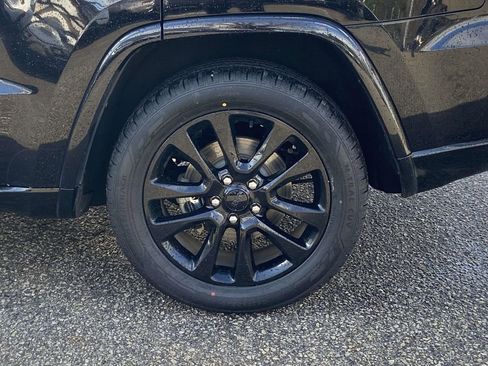 Used 2019 Jeep Grand Cherokee Altitude image 8