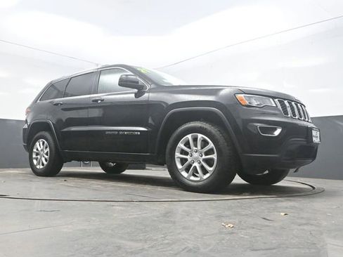 Used 2021 Jeep Grand Cherokee Laredo image 31