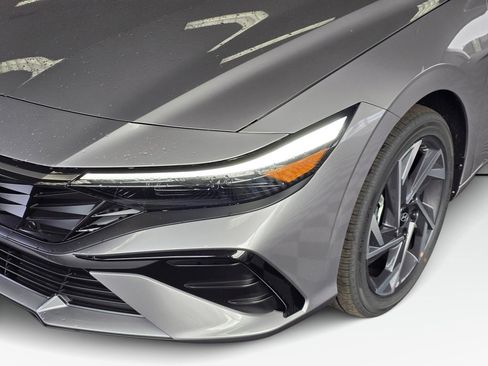 New 2026 Hyundai Elantra Limited FWD image 12