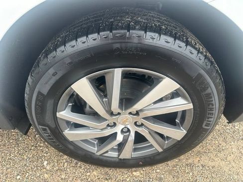 Certified 2024 Chevrolet Equinox Premier AWD/4WD image 13