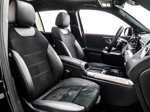 Used 2024 Mercedes-Benz GLB 250 image 8