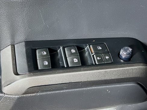 Certified 2022 Toyota Tacoma TRD Off-Road AWD/4WD image 17
