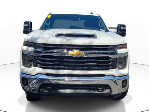 Used 2024 Chevrolet Silverado 2500 LT AWD/4WD image 2