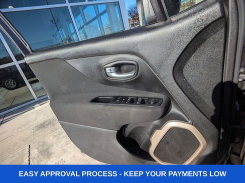 Used 2017 Jeep Renegade Latitude w/ Safety & Security Group image 27