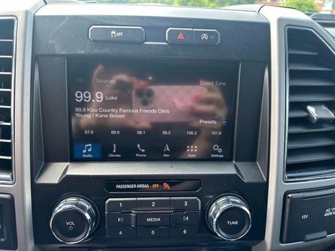 Used 2018 Ford F150 Lariat w/ Trailer Tow Package image 15