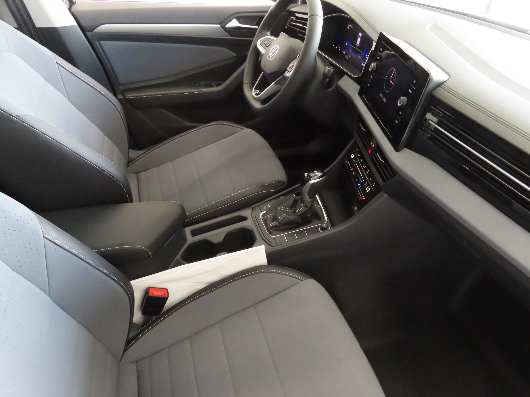 Used 2026 Volkswagen Jetta SE FWD image 24
