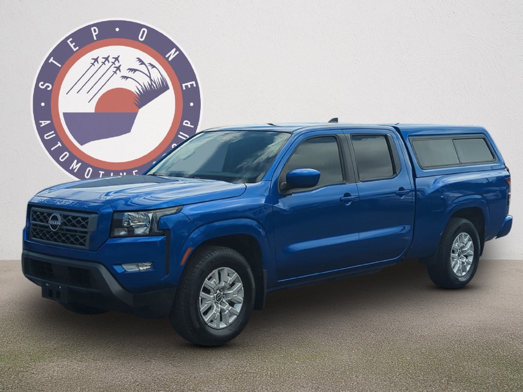 Used 2024 Nissan Frontier SV RWD image 2