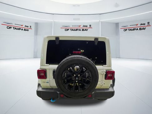 Used 2024 Jeep Wrangler Unlimited Sahara AWD/4WD image 5