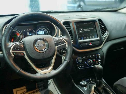 Used 2016 Jeep Cherokee Latitude w/ Safety/Convenience Group image 18