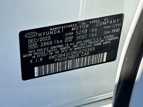 Used 2024 Genesis G80 2.5T image 37