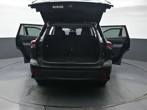 Used 2023 Toyota Highlander XLE AWD/4WD image 48