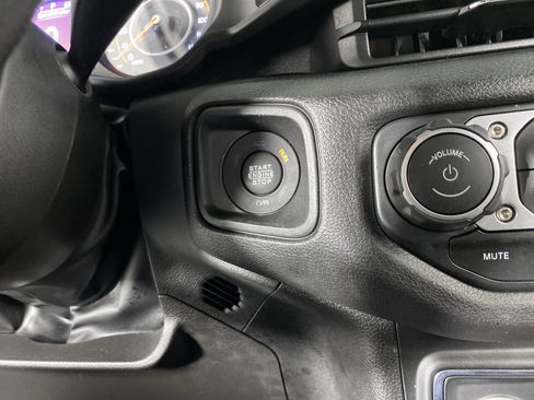 Used 2025 Jeep Wrangler Sport AWD/4WD image 24