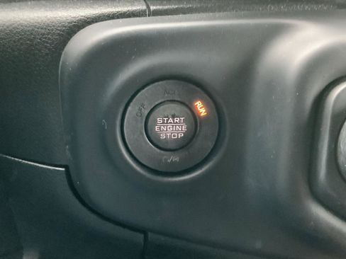 Used 2020 Jeep Wrangler Unlimited Sahara image 33