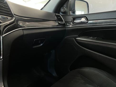 Used 2020 Jeep Grand Cherokee Trailhawk w/ Premium Lighting Group AWD/4WD image 17