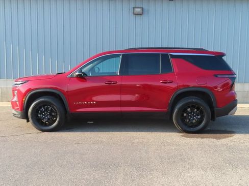 Used 2025 Chevrolet Traverse LT w/ Driver Confidence Package AWD/4WD image 7