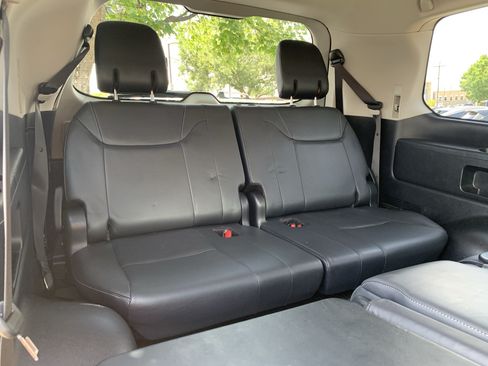 Used 2015 Lexus LX 570 4WD w/ Luxury Package image 33