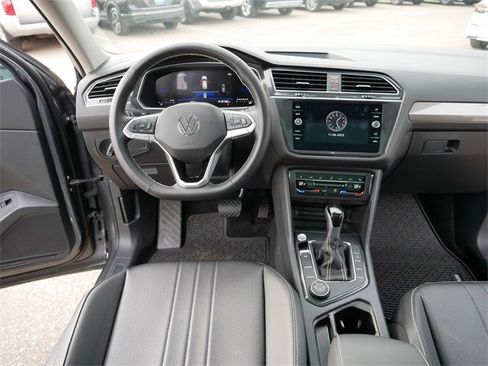 Certified 2024 Volkswagen Tiguan SE image 21