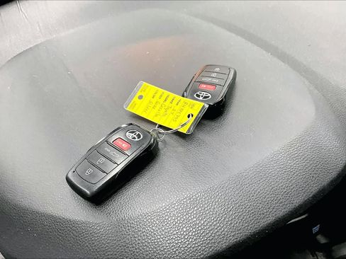 Used 2024 Toyota Corolla Cross XLE w/ Convenience Package FWD image 14