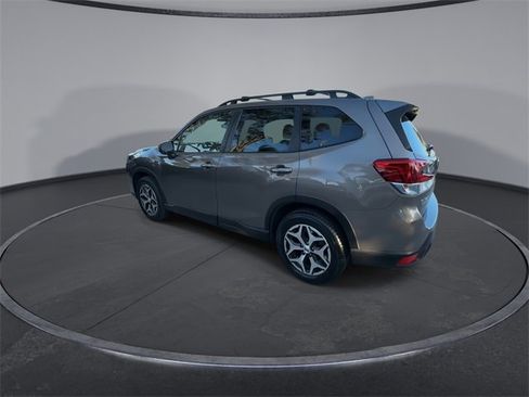 Used 2023 Subaru Forester Premium image 5
