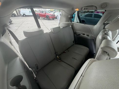 Used 2012 Toyota Sienna XLE w/ Entertainment Pkg FWD image 15