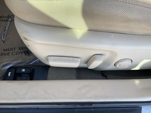 Used 2016 Toyota Camry LE image 3