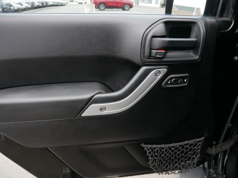 Used 2014 Jeep Wrangler Sahara w/ Dual Top Group image 31