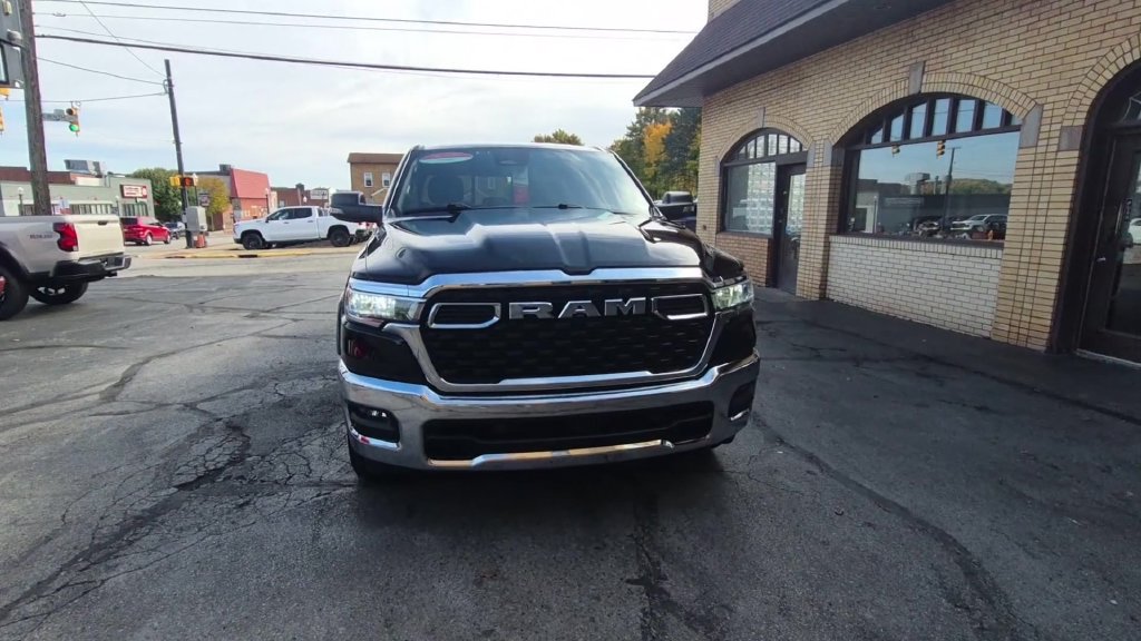 Used 2025 RAM 1500 Big Horn AWD/4WD image 4