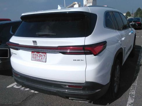 Used 2025 Buick Enclave Preferred AWD/4WD image 3