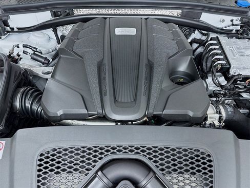 New 2026 Porsche Macan S image 33