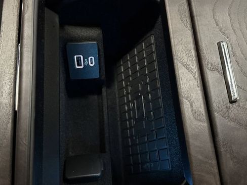 Used 2024 Lincoln Navigator L Reserve image 26