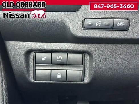 Used 2025 Nissan Leaf S image 18
