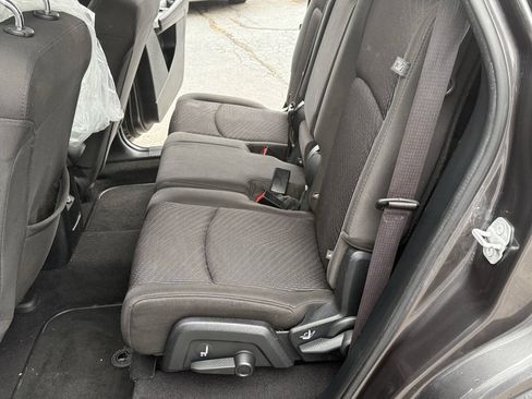 Used 2017 Dodge Journey SE w/ Flexible Seating Group FWD image 15