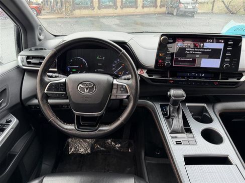 Used 2022 Toyota Sienna XSE w/ XSE Plus Package AWD/4WD image 9