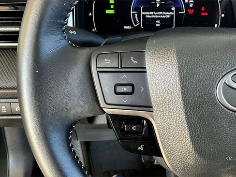 Used 2025 Toyota Camry SE image 10