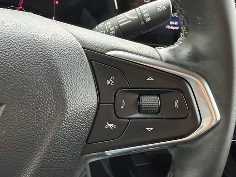 Used 2025 Chevrolet Trax LT w/ LT Convenience Package FWD image 16