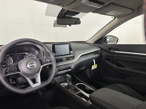 New 2025 Nissan Altima 2.5 SR image 37